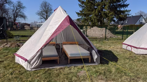 Glamping-Zelt mit Betten